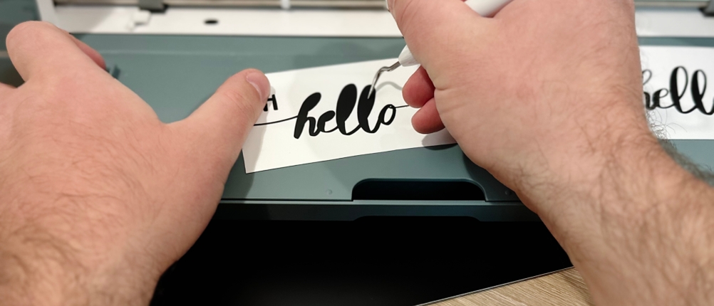 Der ausgeschnittene Schriftzug 