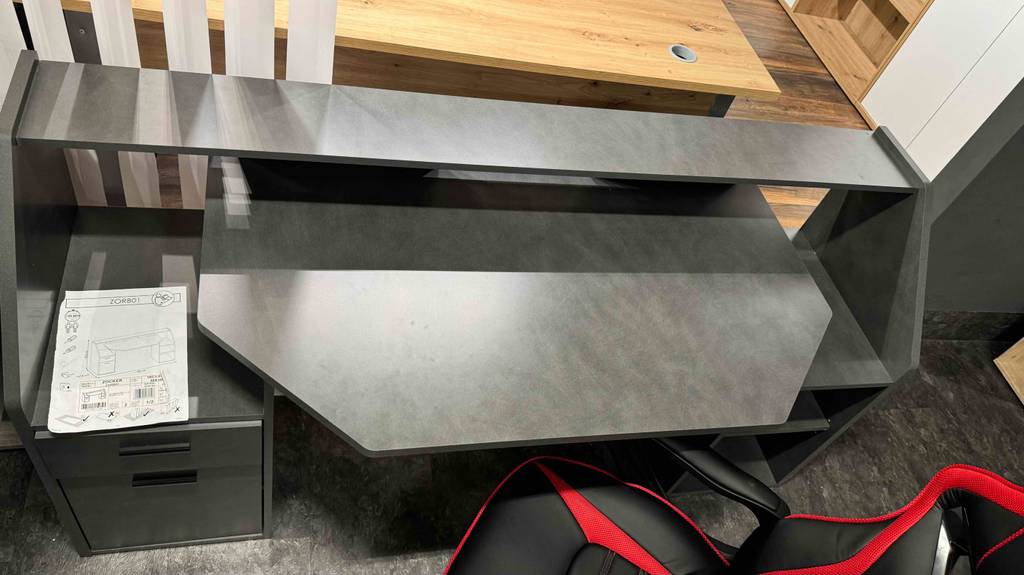 Blick von oben auf einen getesteten Gaming-Tisch.