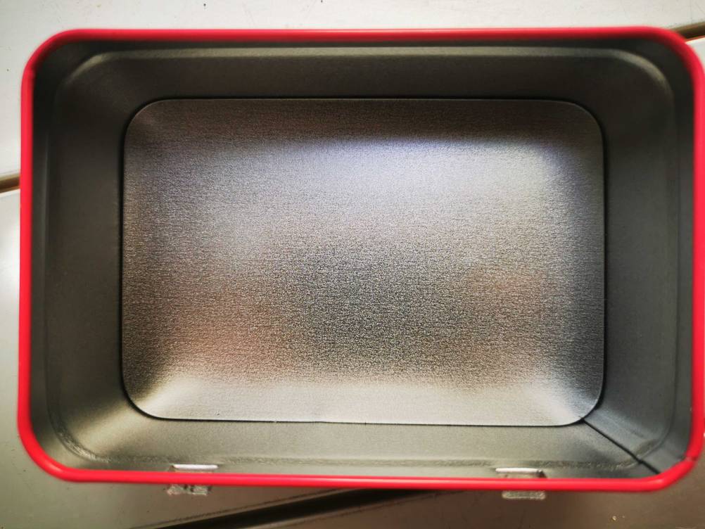 Der Innenraum einer getesteten Pokémon-Box von oben.