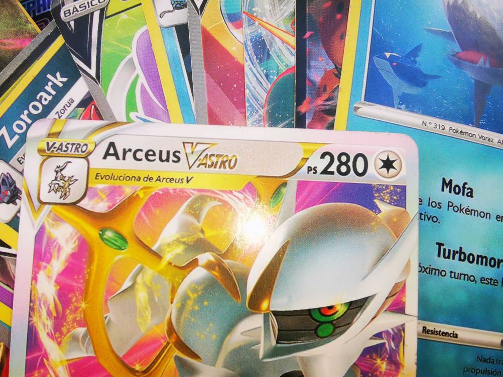Pokémon-Deck getestet: Nahaufnahme der Karten.