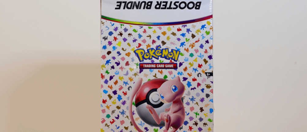 Pokémon Karmesin und Purpur Karten im Test: Die Booster Bundle Box 151.