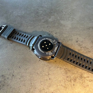 Die Unterseite der Polar Vantage M3