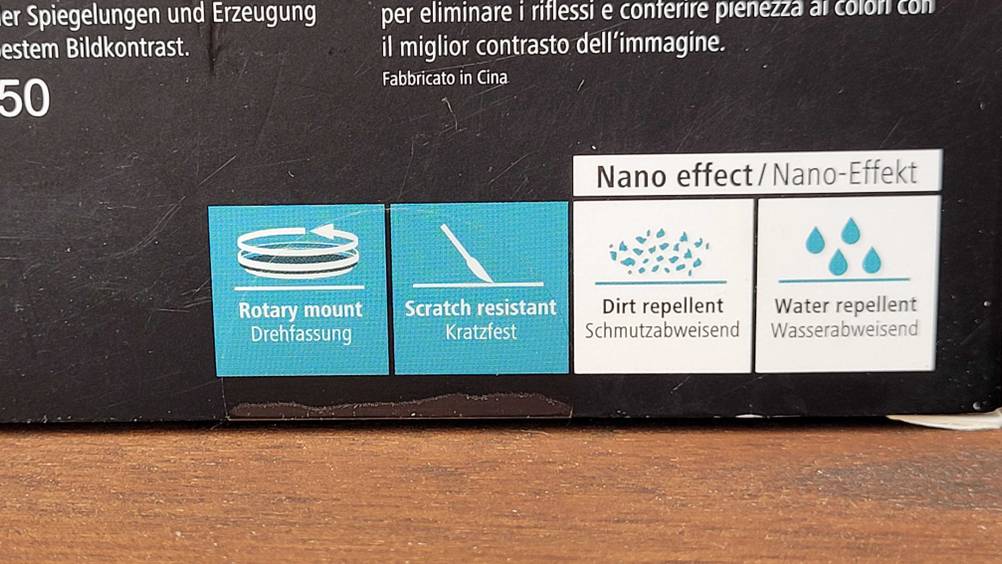 Nahaufnahme der Infografiken auf der Verpackung des getesteten Polfilters.