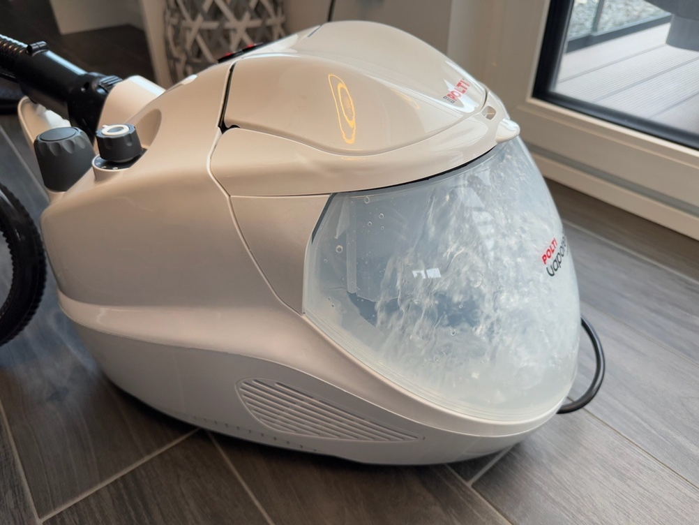 Wasser wirbelt im Polti Vaporetto Lecoaspira umher