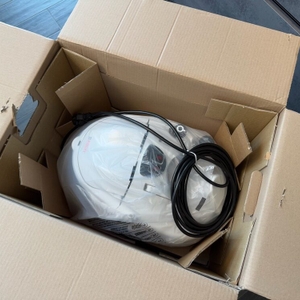 Geöffneter Karton des Polti Vaporetto Lecoaspira