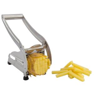 Mit einem Pommes-Schneider bekommt man ein gleichmäßiges Schnittbild.