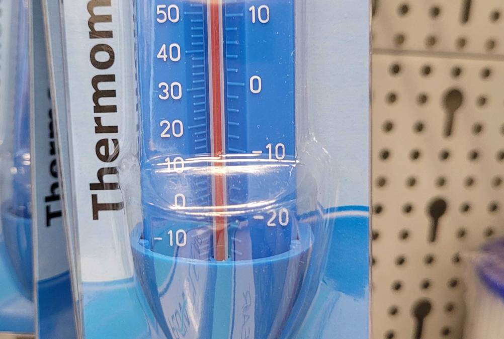 Nahaufnahme des Steigrohres eines Poolthermometer Funk im Test.