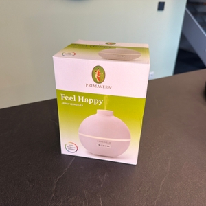 Der Karton vom Primavera Feel Happy 42008 steht auf einer Arbeitsplatte