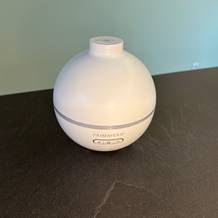 Der Primavera Feel Happy 42008 steht auf einer Arbeitsplatte