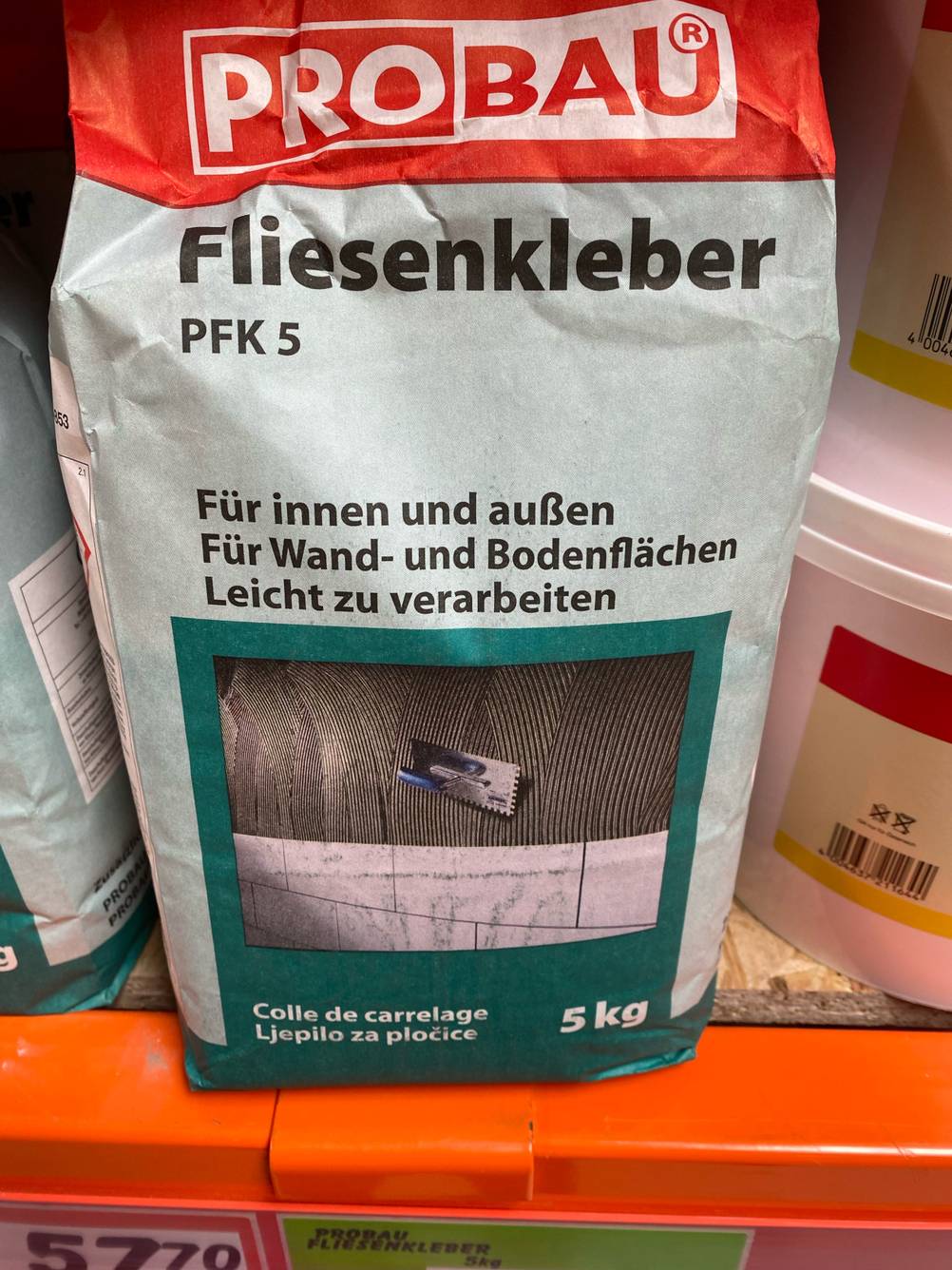 Fliesenkleber im Test: Frontansicht eines Sacks von Probau.