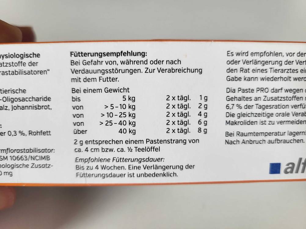 Rückseite von getesteten Probiotika für Hunde mit Anwendungshinweisen. 