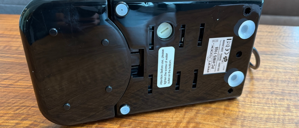 Die Unterseite vom ProfiCook PC-HWS 1168.