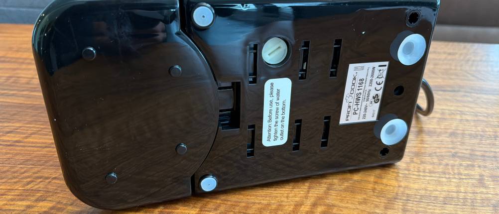 Die Unterseite vom ProfiCook PC-HWS 1168.