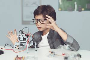 Programmierbare Roboter, wie zum Beispiel der Dash von Wonder Workshop haben Roboter-für-Kinder-Testsieger-Potenzial.