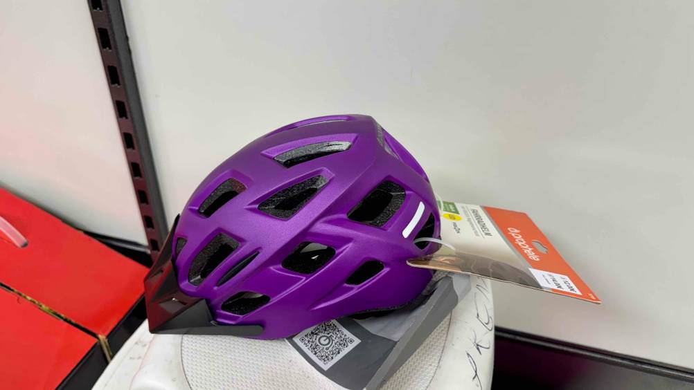 Der Prophete-Fahrradhelm im Test von der Seite.