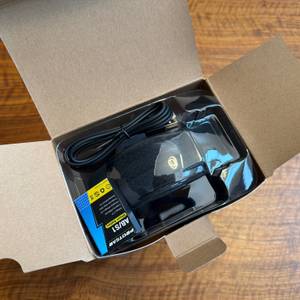 Der geöffnete Karton vom Protear E8830BTDAB+ von oben.