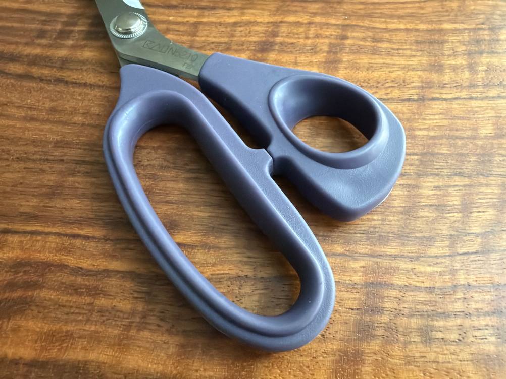 Der Griff von der Prym-Schneiderschere