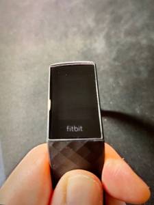 Ein Fitbit Pulsmesser