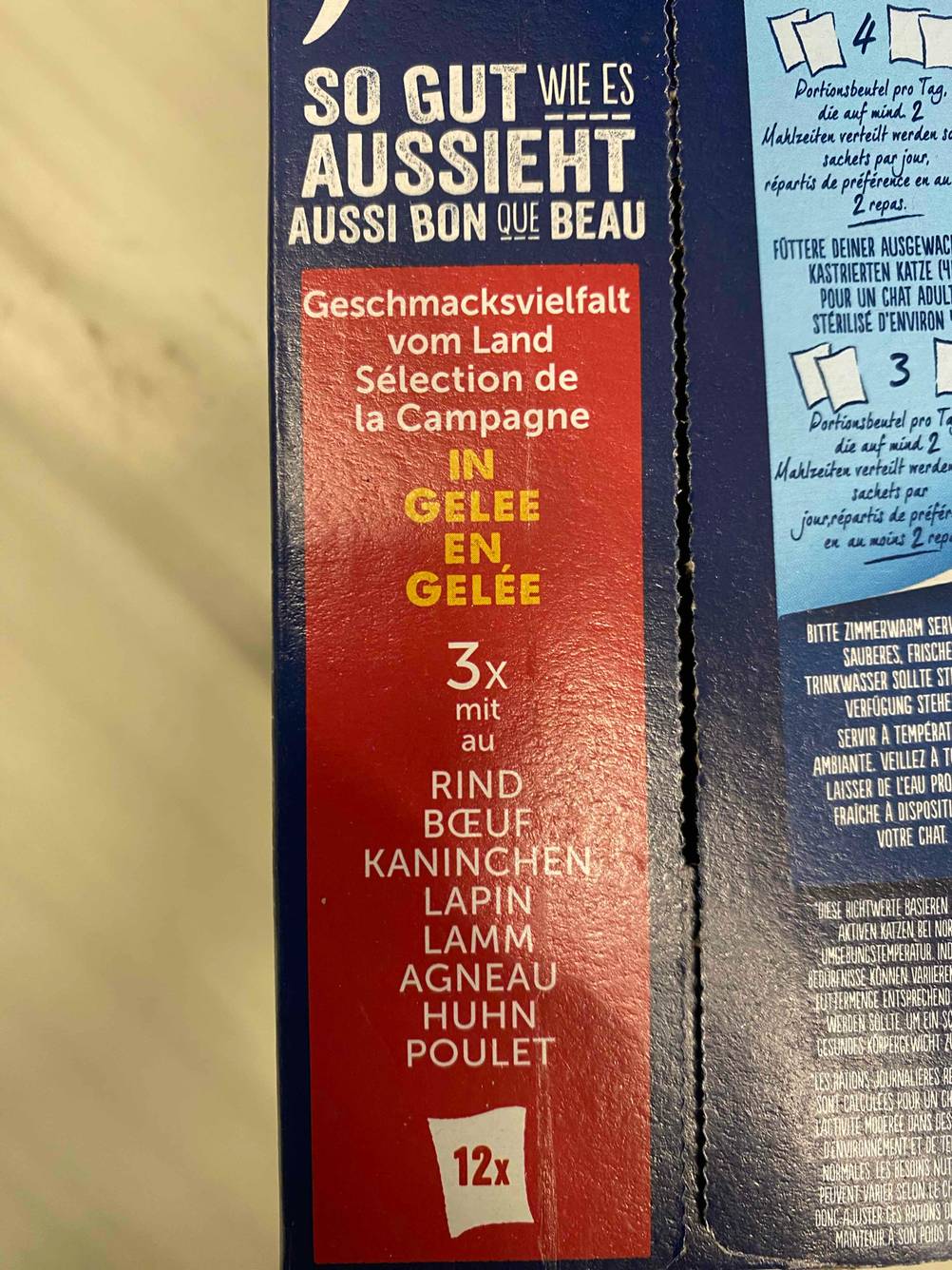 Katzennassfutter getestet: Auf der Originalverpackung stehen die enthaltenen Geschmacksrichtungen.