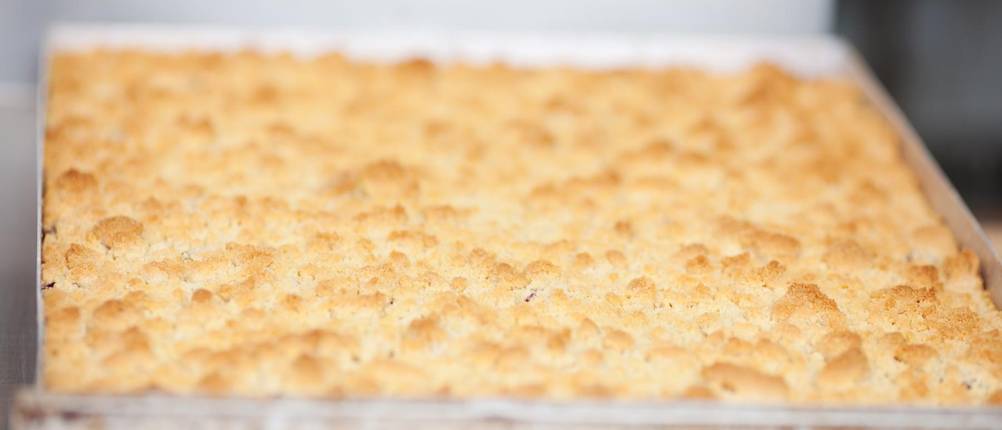 Quadratische Springform Test: Streuselkuchen in Backrahmen