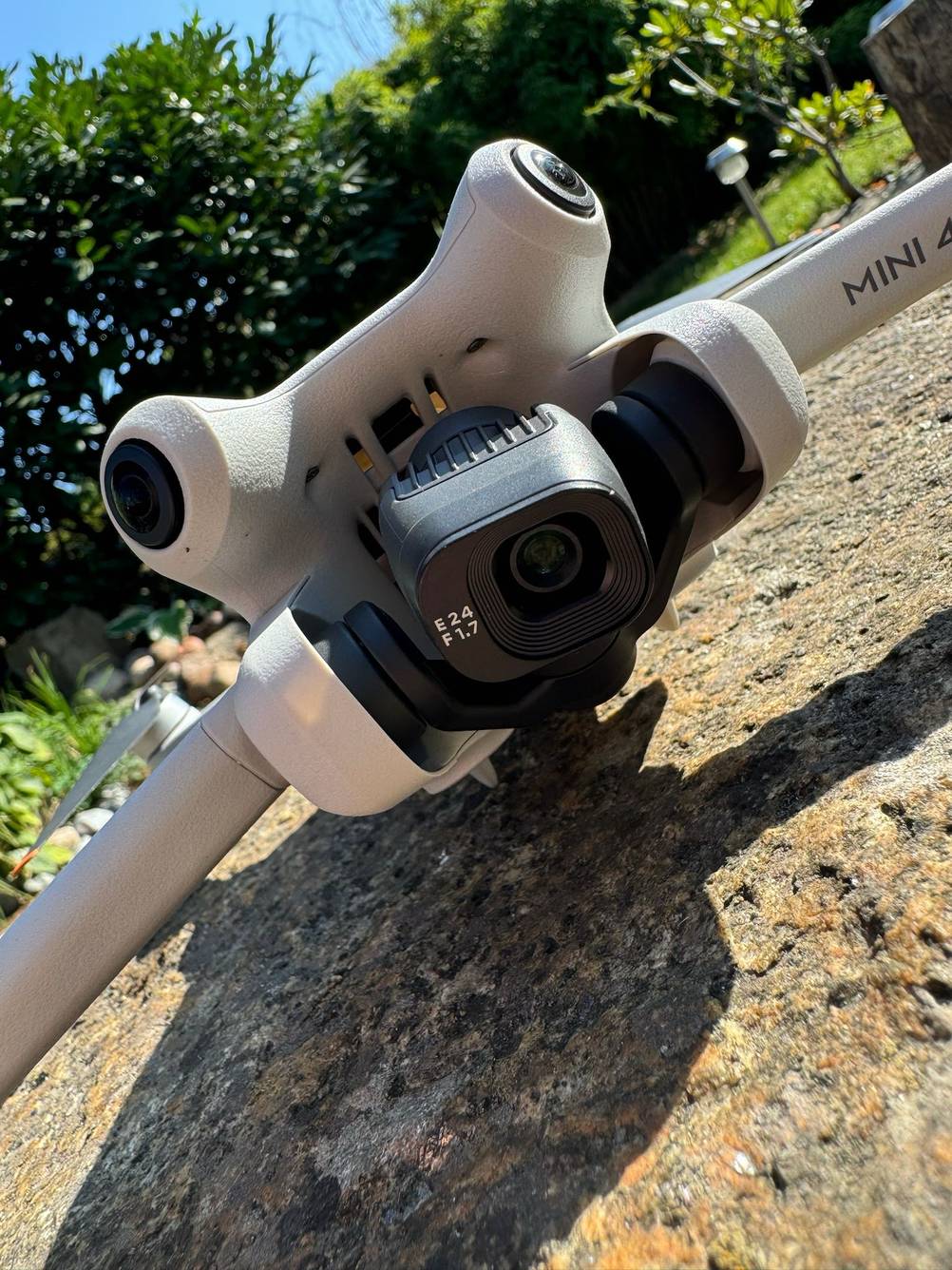 Quadrocopter-Test: Nahaufnahme der Kamera vorne.