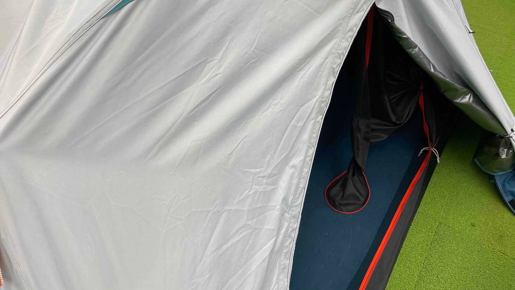2-Personen-Zelt im Test: Detailansicht des Materials eines Zelts.