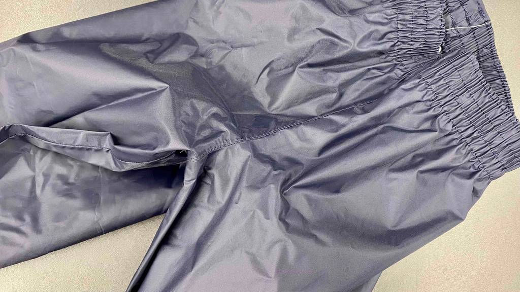 Hosenbund einer getesteten Regenhose für Kinder.