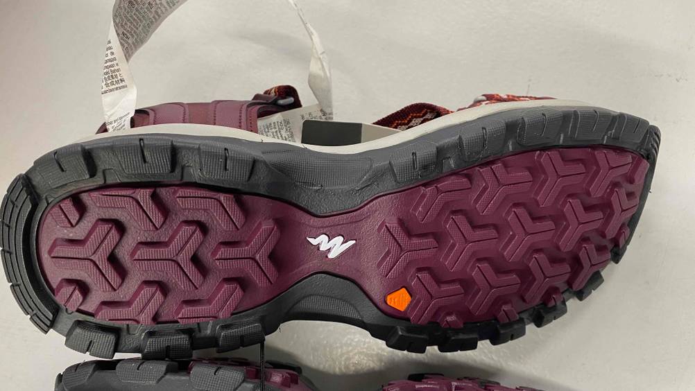 Im Test: Detailansicht Sohle einer Trekkingsandale für Damen von Qechua.