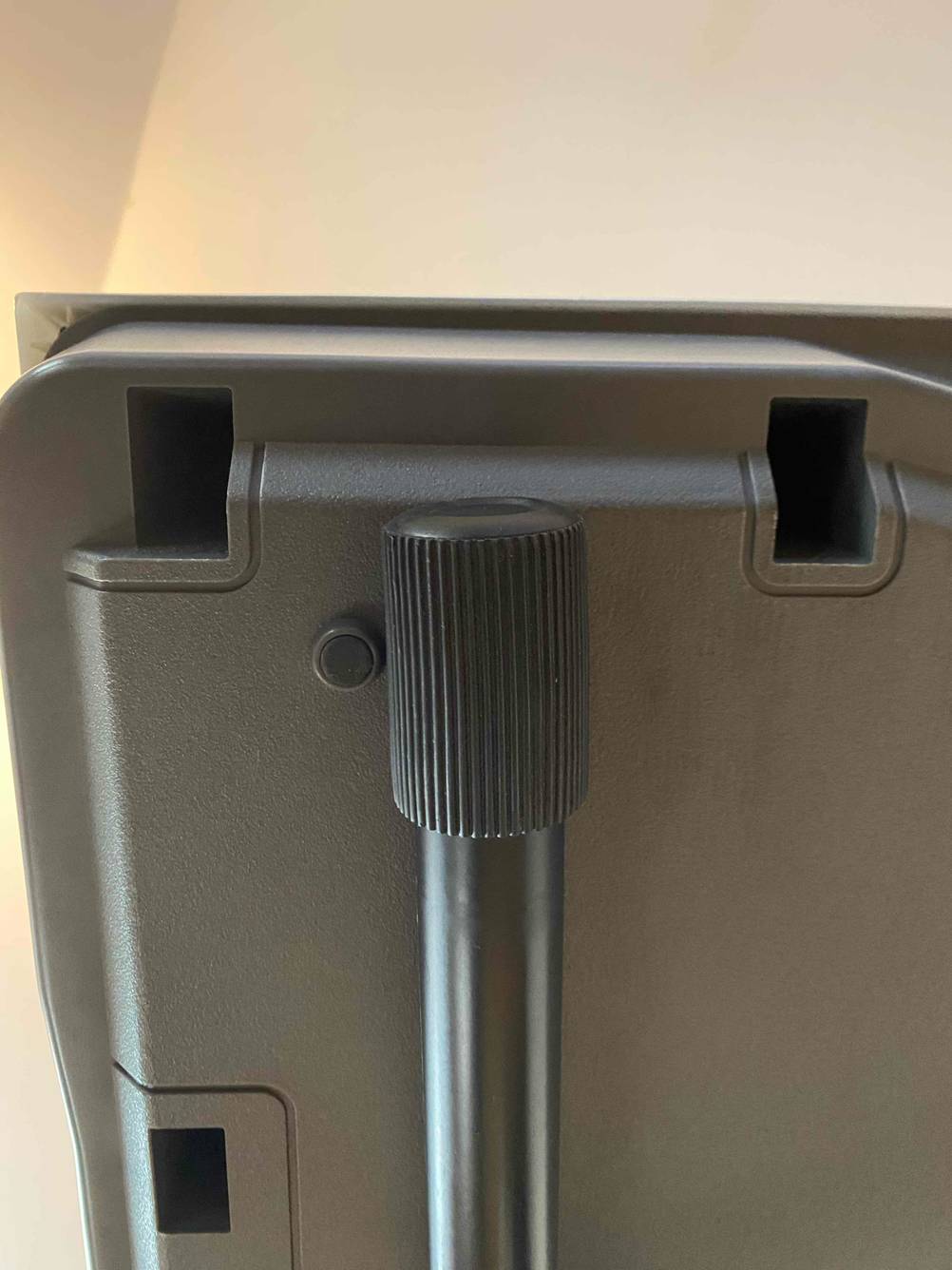 Keyboardständer im Test: Detailansicht der Auflage von unten.