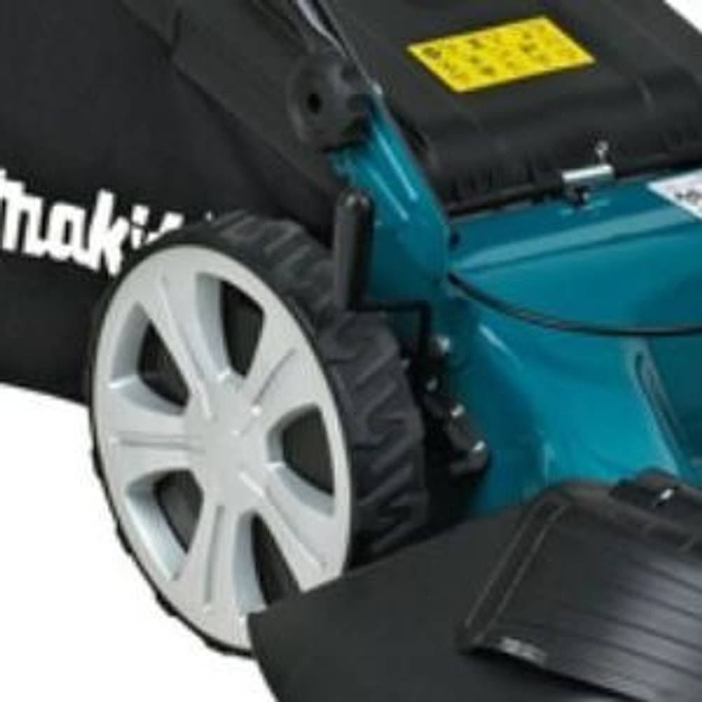 Radantrieb von einem Benzin-Rasenmäher Makita PLM5113N2.