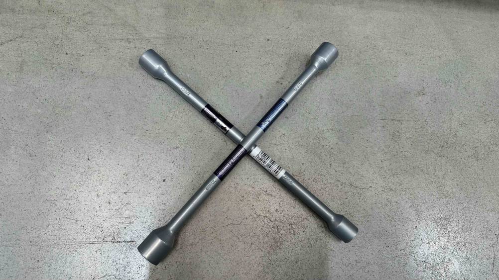 Radkreuz getestet: Ein Produkt von oben auf einem Betonboden.