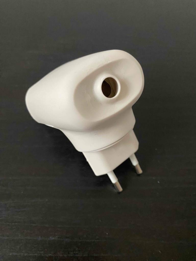 Mückenstecker im Test: Detailansicht des Steckersaufsatzes.