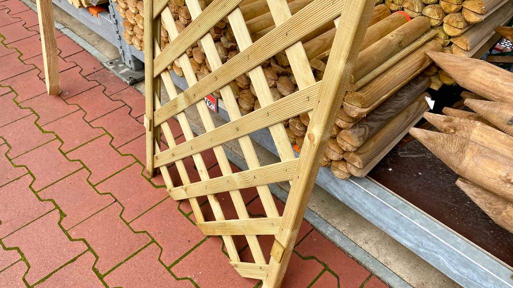 Ein getestetes Rankgitter aus Holz. 