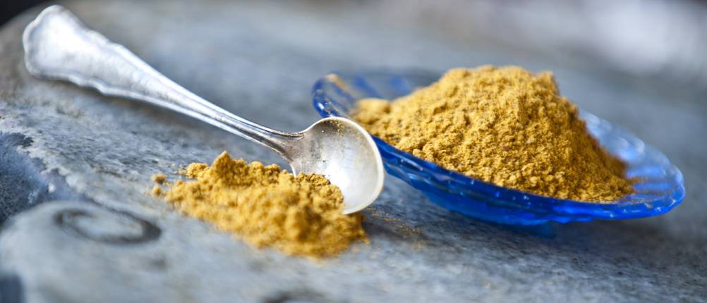Ras el-Hanout Gewürzpulver in einer Schale