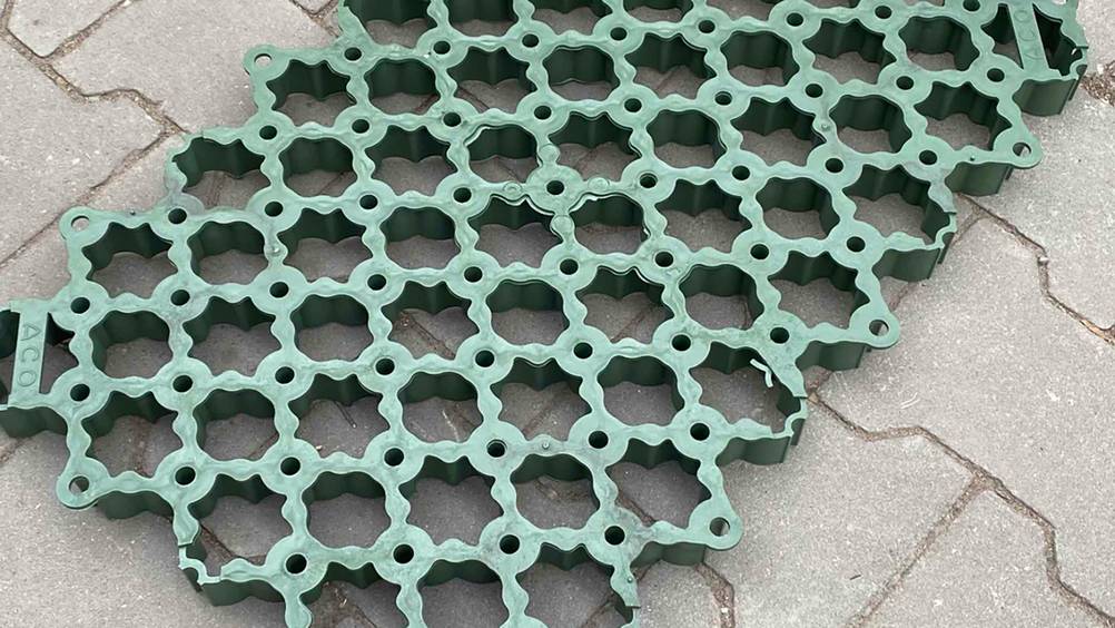 Rasengitter getestet: Nahaufnahme der Wabenstruckur.