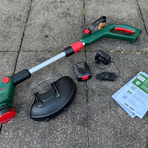 Lieferumfang des getesteten Rasentrimmers von Bosch.