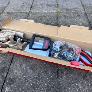 Getesteter Rasentrimmer von Einhell im Karton.