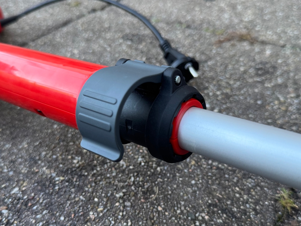 Höhenverstellung des getesteten Rasentrimmers von Wolf Garten.