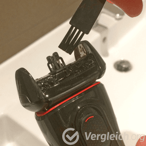 rasierer-pflege-buerste