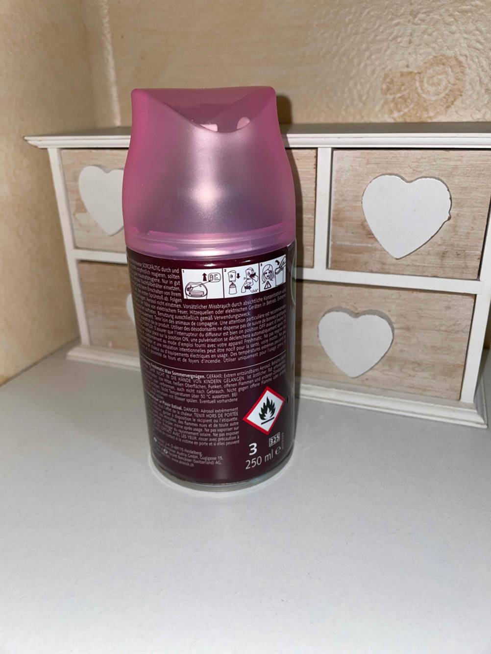 Rückseite von einer getesteten Raumduft-Packung mit Inhaltsstoffangaben. 