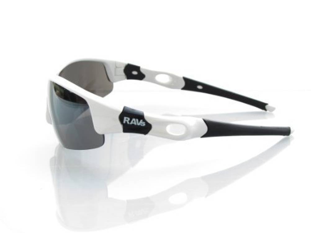 Fahrradbrillen-Test: weiße Ravs Fahrradbrille 