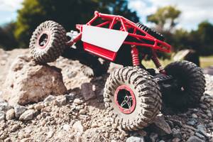 Die Geländefähigkeit ist ein wichtiges Kriterium in RC-Monstertruck-Tests.