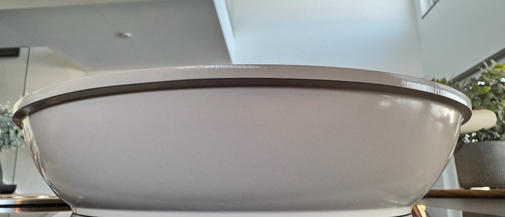 Schüttrand-Ansicht von unten bei der Redchef-Pfanne