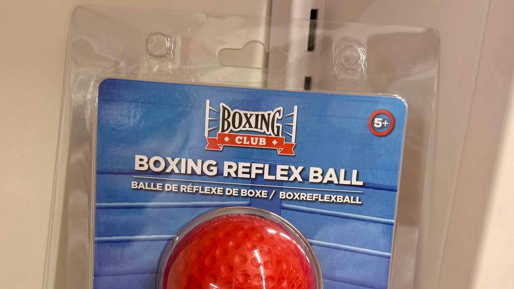 Reflexball Boxen getestet: Nahaufnahme der Verpackung mit Logo und Artikelbescheibung.