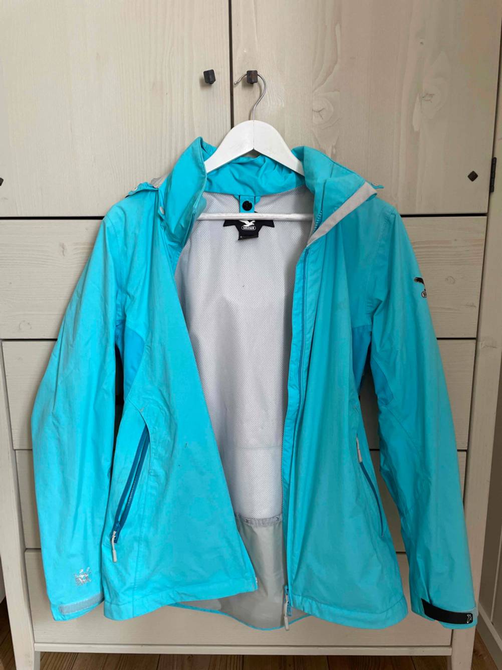 Regenjacke Salewa für Damen in türkis.
