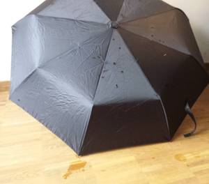 Regenschirm trocknet schnell