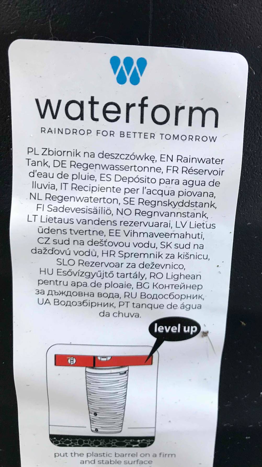 Regentonne getestet: Detailaufnahme eines Teiles des Aufklebers.