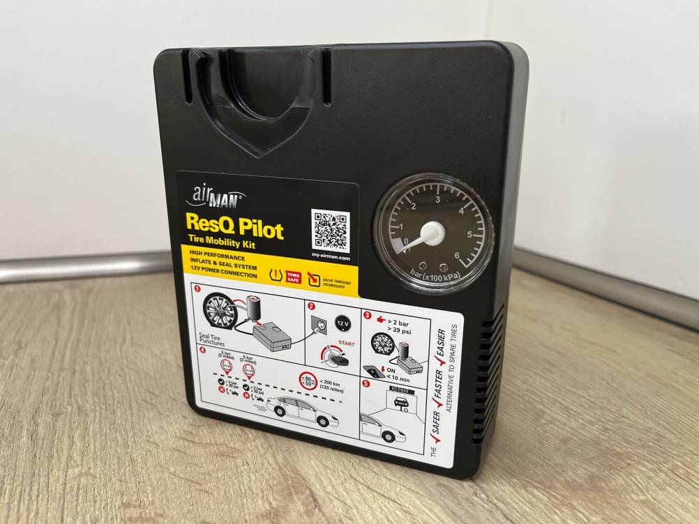 Das AirMan ResQ Pilot Reifenreparaturset enthält eine Pumpe, das Reifendichtmittel sowie einen leistungsstarkem Luftkompressor.