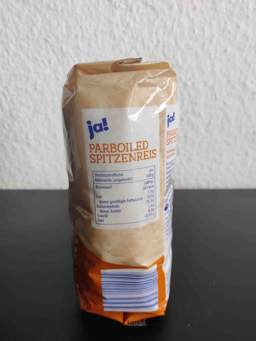 Seitenansicht einer Packung des getesteten Reises mit Nährwerten.