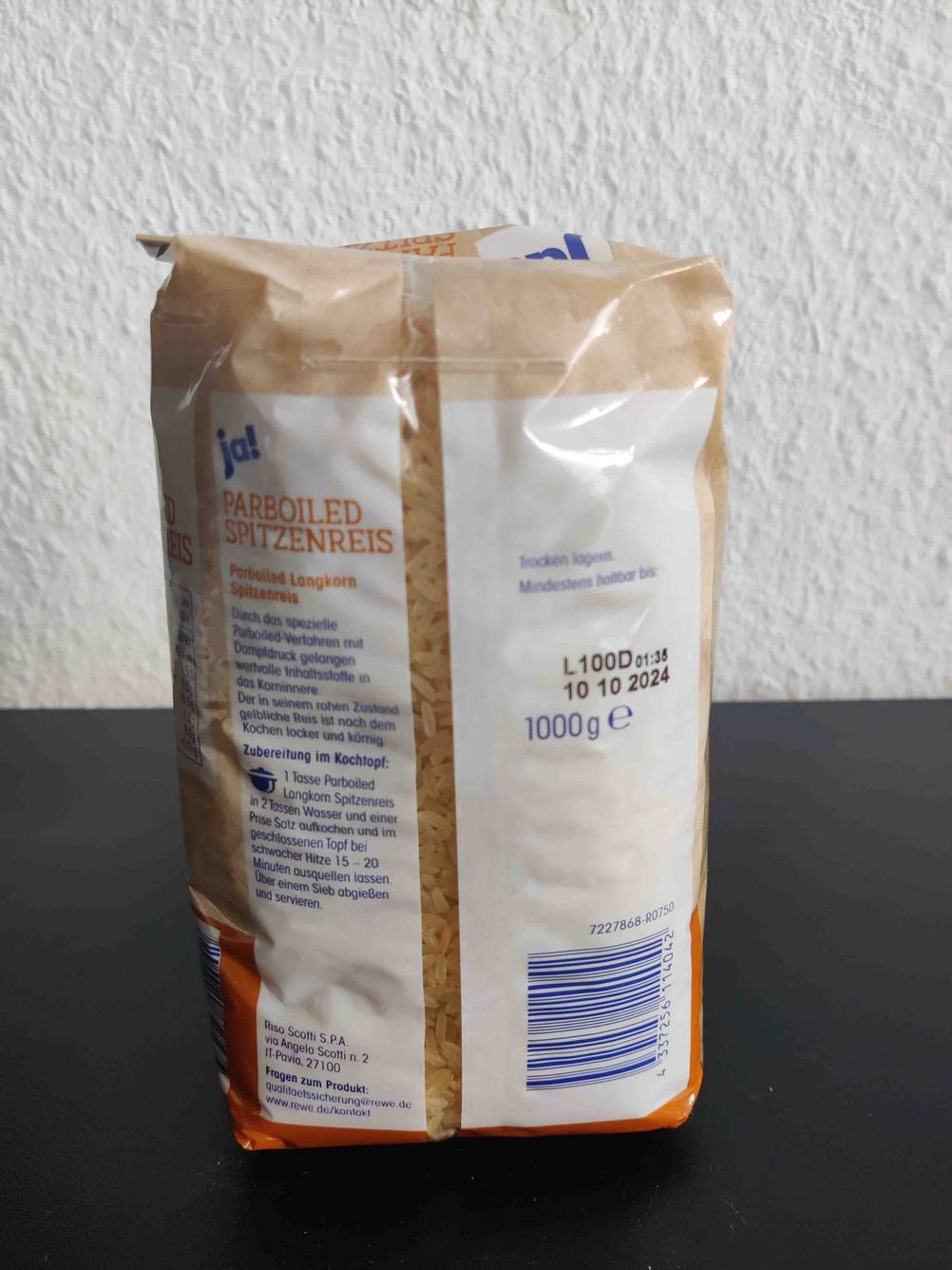 Rückseite von einer getesteten Langkornreis-Packung mit Nährwertangaben. 